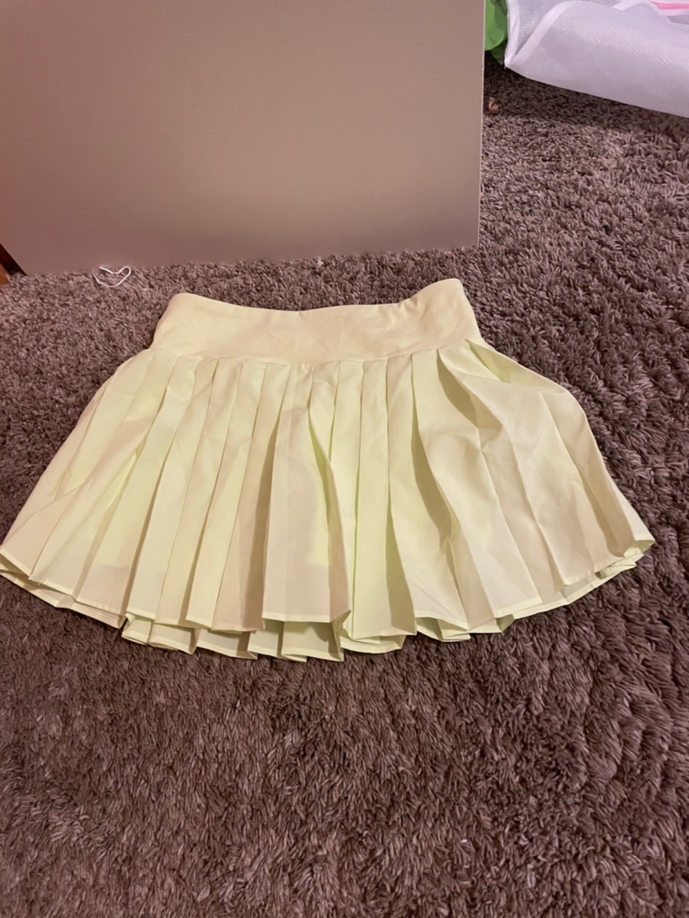 Old Navy Pleated Skirt in Light Yellow